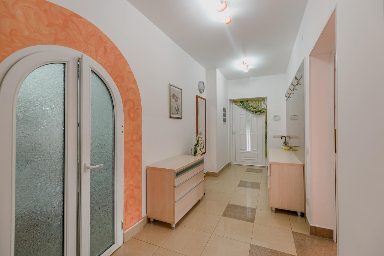 Palm Point Apartment