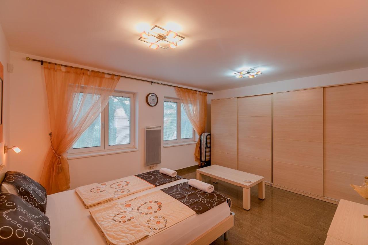 Palm Point * Petrovac