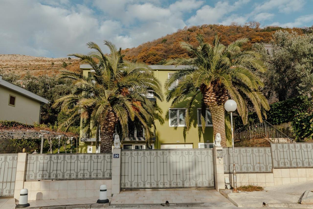 Palm Point * Petrovac