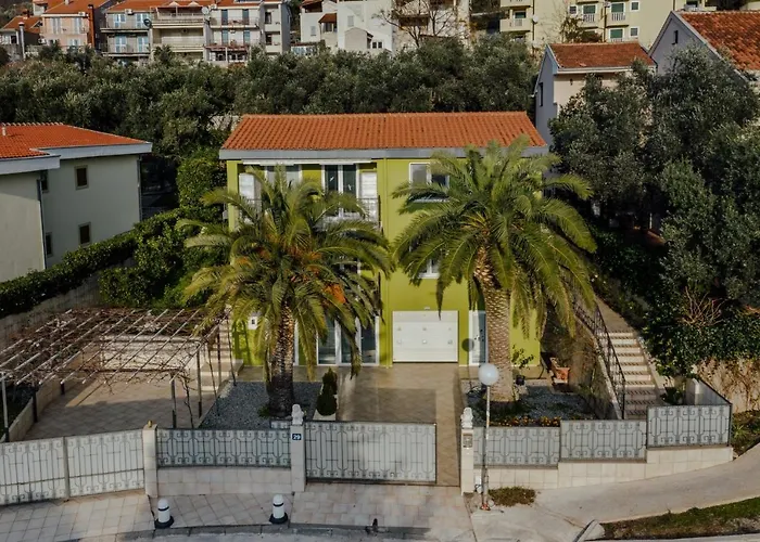 Palm Point Apartment